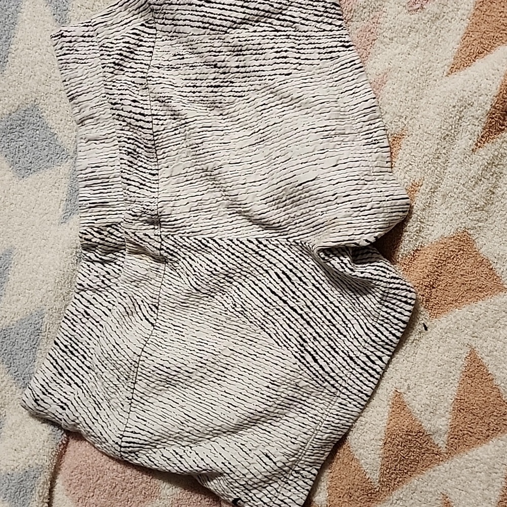 Zyia Shorts - Picture 3 of 3